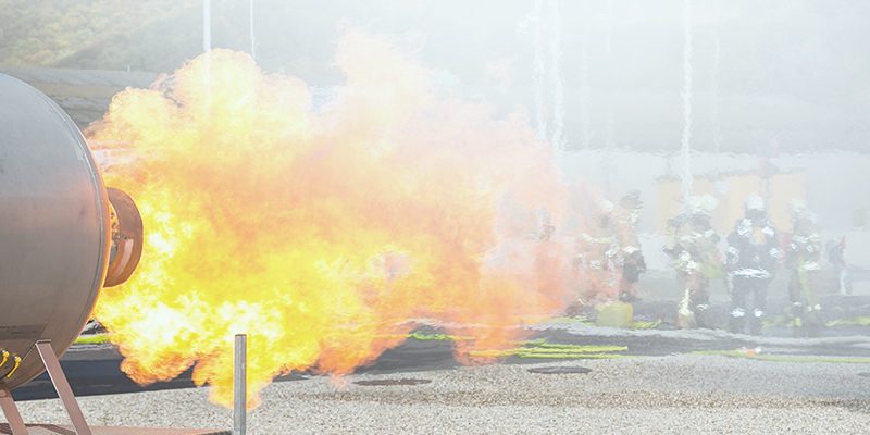 Explosion mit großem Feuerball